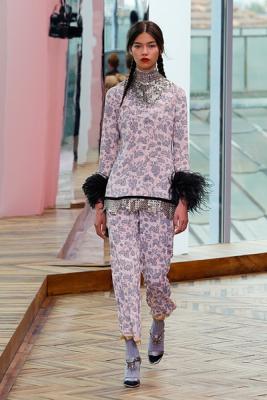 Prada resort 2018  (74687-Prada-Resort-2018-15.jpg)