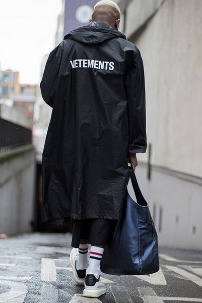 Демна Гвасалия отказывается от показов Vetements (74979-Gvasaliya-Otkazivayetsya-Ot-Pokazov-Vetements-b.jpg)