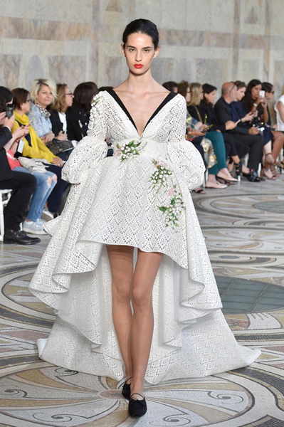 Giambattista Valli Couture осень-зима 2017-2018 (75348-Giambattista-Valli-Couture-AW-2017-2018-05.jpg)