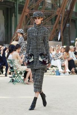 Chanel Haute Couture осень-зима 2017 (75398-Chanel-Haute-Couture-AW-2017-2018-04.jpg)