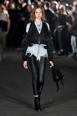  Alexander Wang весна-лето 2018 (76331-Alexsander-Wang-SS-2018-12.jpg)