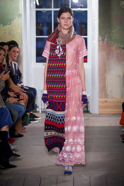 Burberry осень-зима 2018 (76413-Burberry-SS-2018-10.jpg)