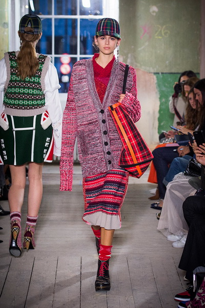 Burberry осень-зима 2018 (76413-Burberry-SS-2018-19.jpg)