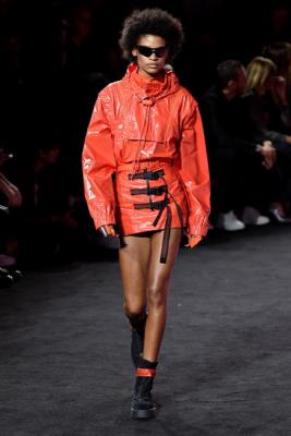  Fenty Puma by Rihanna весна-лето 2018 (76477-Fenty-Puma-By-Rihanna-SS-2018-15.jpg)