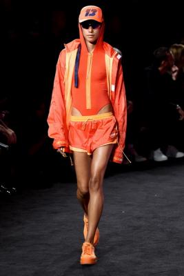  Fenty Puma by Rihanna весна-лето 2018 (76477-Fenty-Puma-By-Rihanna-SS-2018-16.jpg)