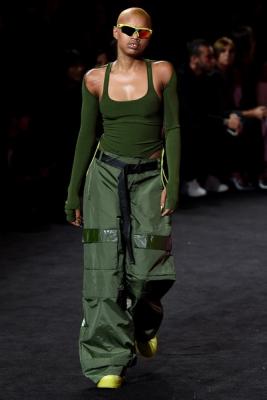  Fenty Puma by Rihanna весна-лето 2018 (76477-Fenty-Puma-By-Rihanna-SS-2018-21.jpg)