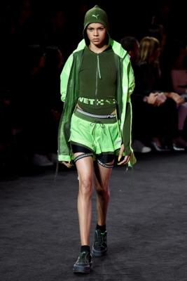  Fenty Puma by Rihanna весна-лето 2018 (76477-Fenty-Puma-By-Rihanna-SS-2018-22.jpg)