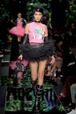  Moschino весна-лето 2018 (76541-Moschino-SS-2018-06.jpg)