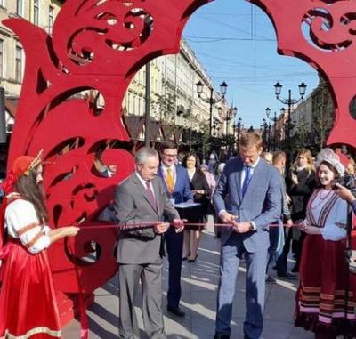 В Санкт-Петербурге открылась первая всероссийская ярмарка одежды (76601-Pervaya-Vserossiyskaya-Yarmarka-V-Sankt-Peterburge-s.jpg