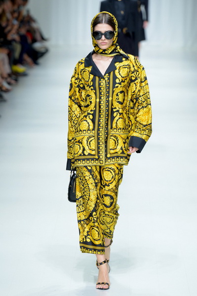  Versace весна-лето 2018 (76631-Versace-SS-2018-08.jpg)