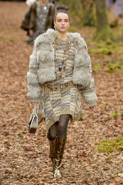 CHANEL осень-зима 2018/19 (FW-2018/19) (78612-Chanel-FW-2018-07.jpg)