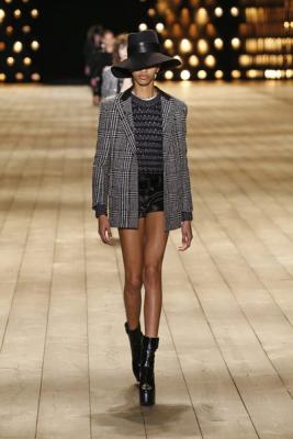 Saint Laurent осень-зима 2018/19 (FW-2018/19) (78661-Saint-Laurent-FW-2018-11.jpg)