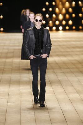 Saint Laurent осень-зима 2018/19 (FW-2018/19) (78661-Saint-Laurent-FW-2018-15.jpg)