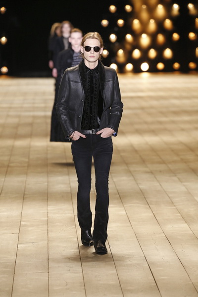 Saint Laurent осень-зима 2018/19 (FW-2018/19) (78661-Saint-Laurent-FW-2018-15.jpg)