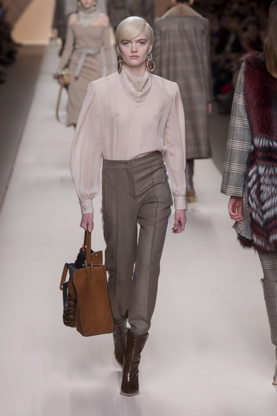 Fendi осень-зима 2018/19 (FW-2018/19) (78706-Fendi-FW-2018-05.jpg)