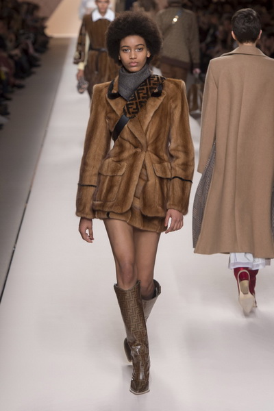 Fendi осень-зима 2018/19 (FW-2018/19) (78706-Fendi-FW-2018-14.jpg)