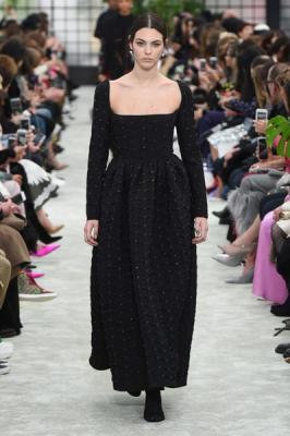 VALENTINO осень-зима 2018/19 (FW 2018/19)  (78730-Valentino-FW-2018-19-01.jpg)