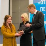 Победители конкурса текстильного дизайна Textile Design Talents Solstudio Award 2018 были названы в рамках открытия Российской недели текстильной и легкой промышленности в ЦВК «Экспоцентр». В конкурсе приняли участие 300 художников из 30 городов 9 стран мира. Международное жюри отсмотрело и оценило в общей сложности 2000 текстильных принтов. Победителей конкурса наградили и поздравили Виктор Евтухов, заместитель министра промышленности и торговли, Андрей Разбродин, президент Российского союза предпринимателей текстильной и легкой промышленности, Александра Калошина, основатель группы компаний Solstudio Textile Group. Специально для вручения первого приза из Италии прилетел Маурицио Муччигроссо, экспорт-менеджер компании Ratti S.p.A.
