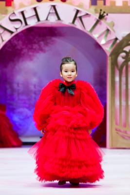 Детский показ дизайнерских платьев SASHA KIM    (79867-Sabha-Kim-Bal-Princes-09.jpg)
