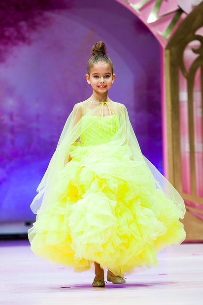 Детский показ дизайнерских платьев SASHA KIM    (79867-Sabha-Kim-Bal-Princes-14.jpg)