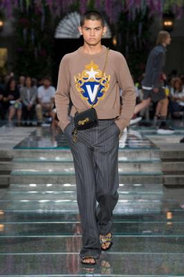 Мужская коллекция Versace весна–лето 2019 (79895-Mujskaya-Kollekciya-Versace-SS-2019-06.jpg)