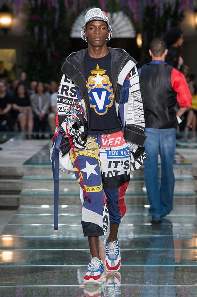 Мужская коллекция Versace весна–лето 2019 (79895-Mujskaya-Kollekciya-Versace-SS-2019-b.jpg)