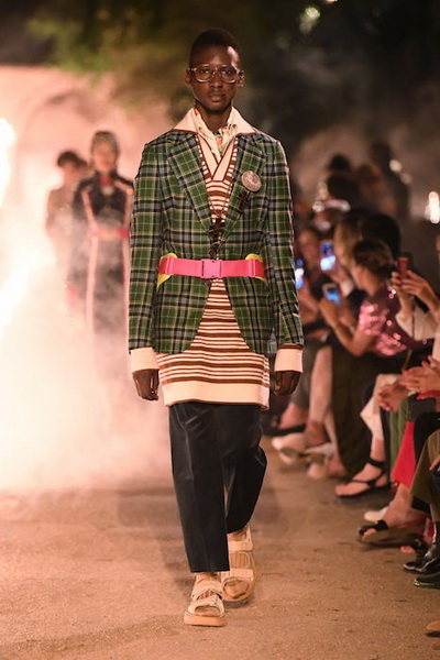 Gucci Cruise 2019 (79928-Gucci-Cruise-2019-03.jpg)