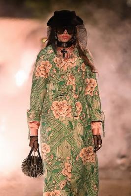 Gucci Cruise 2019 (79928-Gucci-Cruise-2019-06.jpg)