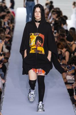 Vetements весна-лето 2019 (80040-Vetements-SS-2019-b.jpg)