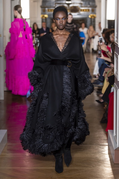 Valentino Couture осень-зима 2018/19 (80112-Valentino-Couture-2018-09.jpg)