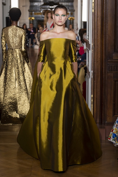 Valentino Couture осень-зима 2018/19 (80112-Valentino-Couture-2018-14.jpg)