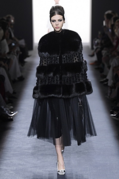 Fendi Couture осень-зима 2018/19 (80228-Fendi-Couture-FW-2018-05.jpg)