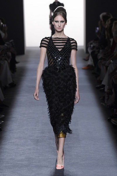 Fendi Couture осень-зима 2018/19 (80228-Fendi-Couture-FW-2018-b.jpg)