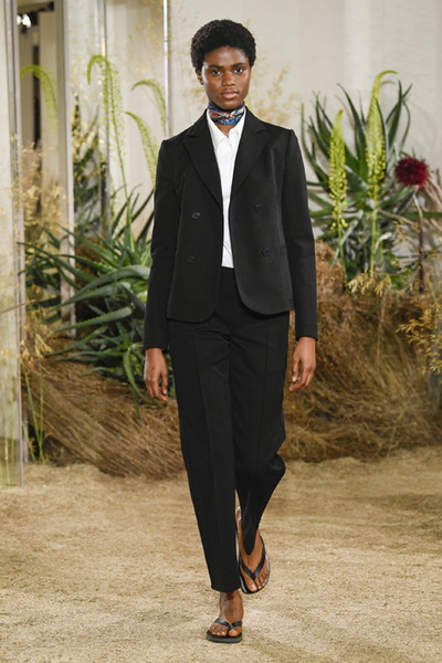 Hermès Resort 2019 (80291-Hermès-Resort-2019-03.jpg)