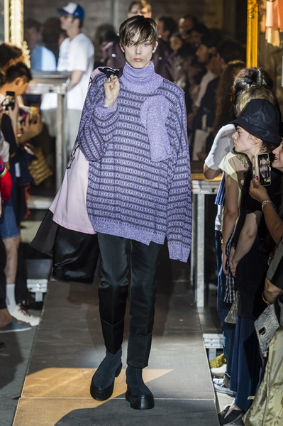 Raf Simons весна-лето 2019 (80464-Raf-Simons-SS-2019-12.jpg)