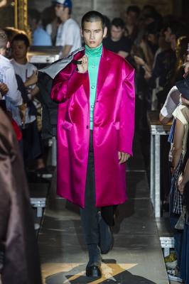 Raf Simons весна-лето 2019 (80464-Raf-Simons-SS-2019-13.jpg)