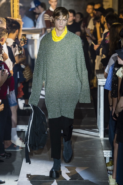 Raf Simons весна-лето 2019 (80464-Raf-Simons-SS-2019-15.jpg)