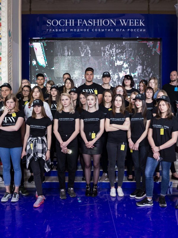 Команда Sochi Fashion Week: волонтерство социальный тренд (81097-Sochi-Fashion-Week-b.jpg)