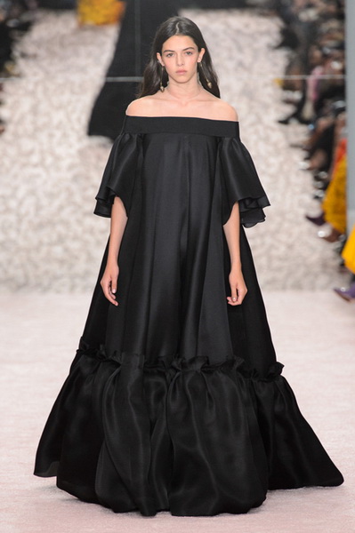 Carolina Herrera весна-лето 2019 (81136-Carolina-Herrera-SS-2019-14.jpg)