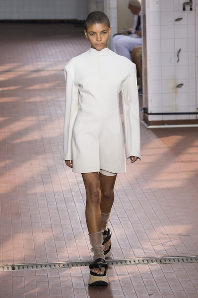  Jil Sander весна-лето 2019 (81232-JilSander-SS-2019-19.jpg)