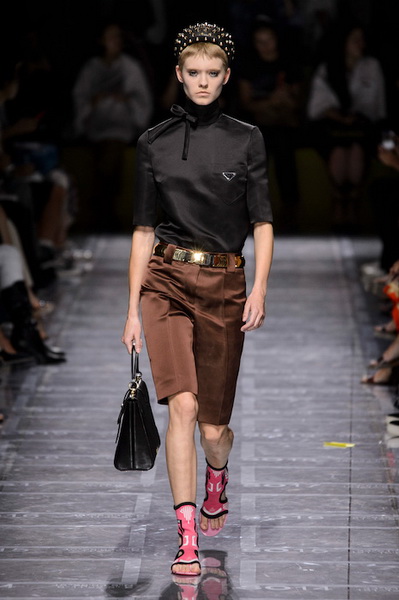 Prada весна-лето 2019 (81414-Prada-SS-2019-01.jpg)