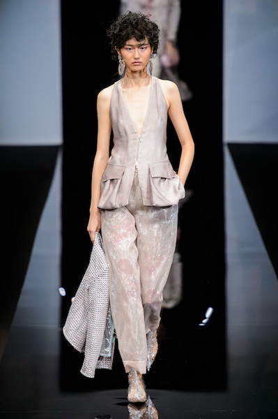 Giorgio Armani весна-лето 2019 (81432-Giorgio-Armani-SS-2019-05.jpg)