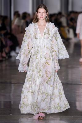 Giambattista Valli весна-лето 2019 (81471-Giambattista-Valli-SS-2019-10.jpg)