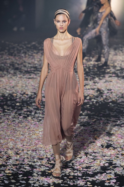  Dior весна-лето 2019 (81582-Dior-SS-2019-08.jpg)