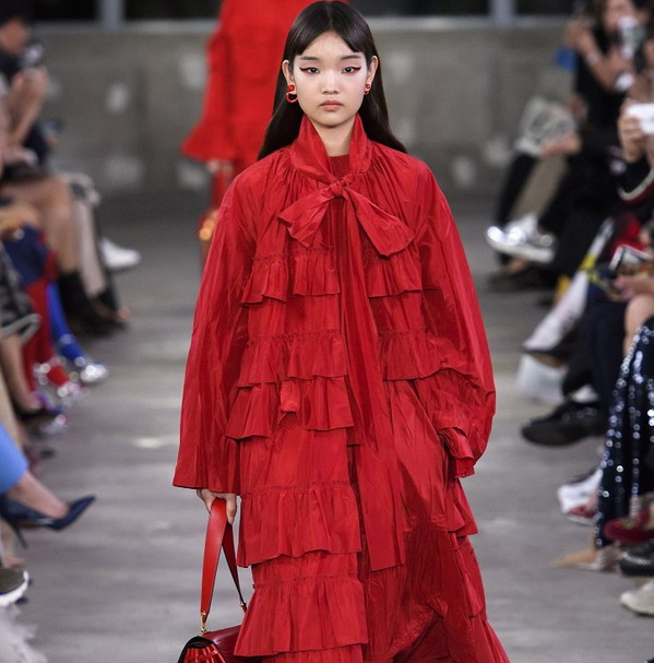 Valentino Pre-Fall 2019 (82662-Valentino-Pre-Fall-2019-s.jpg)