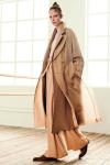 На создание утонченной и женственной коллекции Max Mara Pre-Fall 2019 дизайнера Яна Гриффитса вдохновили образы легендарных танцовщиков Рудольфа Нуреева и Марго Фонтейн. Строгие и четкие формы, окрашенные в пастельные оттенки, отражают всю силу, но в то же время хрупкость балетного искусства. 