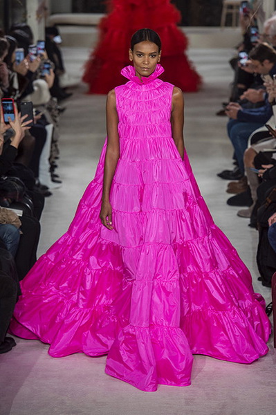 VALENTINO Haute Couture весна-лето 2019 (82957-Valentino-Haute-Couture-2019-03.jpg)