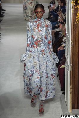 VALENTINO Haute Couture весна-лето 2019 (82957-Valentino-Haute-Couture-2019-04.jpg)