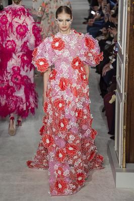 VALENTINO Haute Couture весна-лето 2019 (82957-Valentino-Haute-Couture-2019-06.jpg)