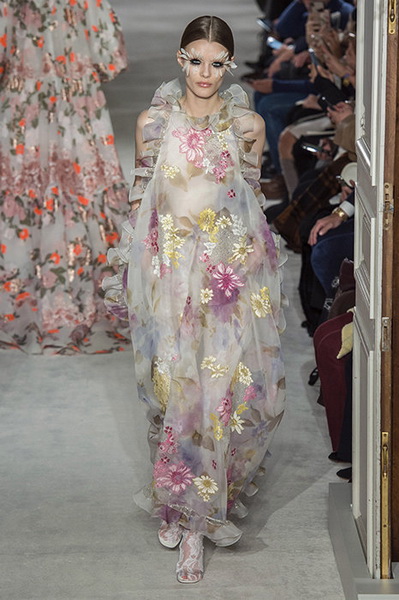 VALENTINO Haute Couture весна-лето 2019 (82957-Valentino-Haute-Couture-2019-08.jpg)